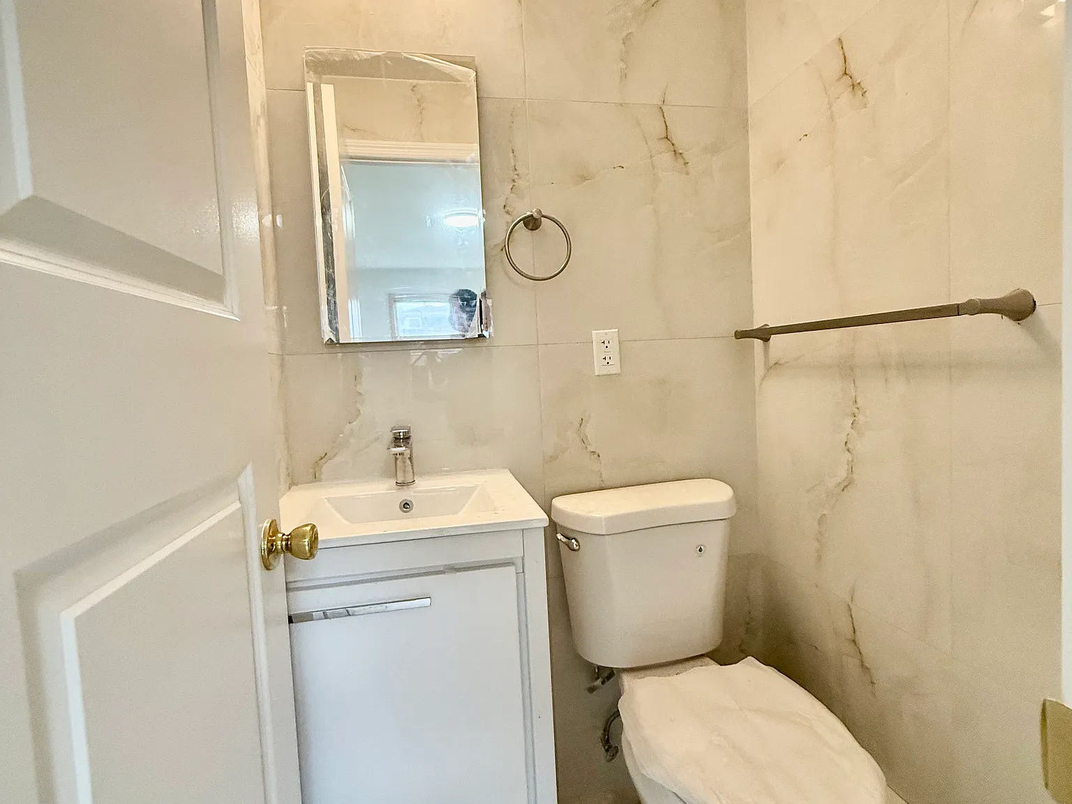 3 bed, 1.5 bath, 1232 sqft, $3,250 — Photo 2
