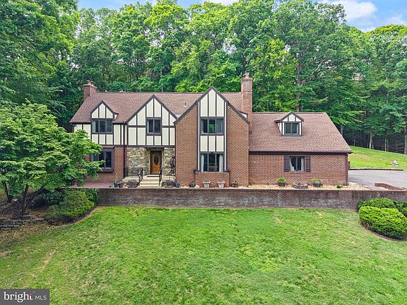 3rd image of 4896 Occoquan Club Dr