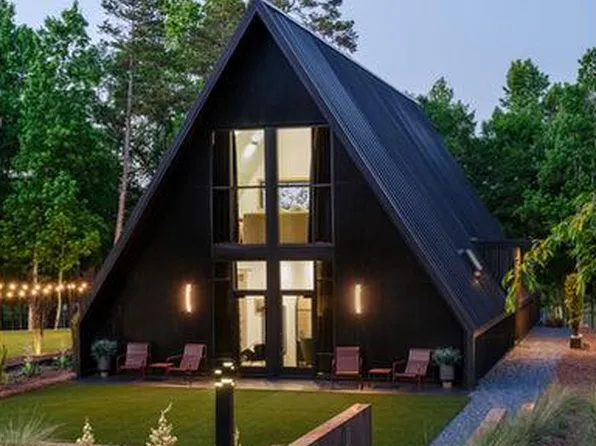 575 Early Dr, Hartwell, GA 30643