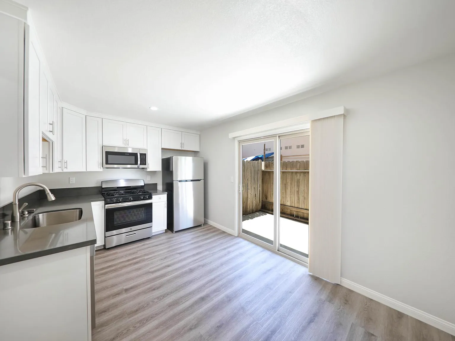 Villa Azusa Apartments — Photo 4