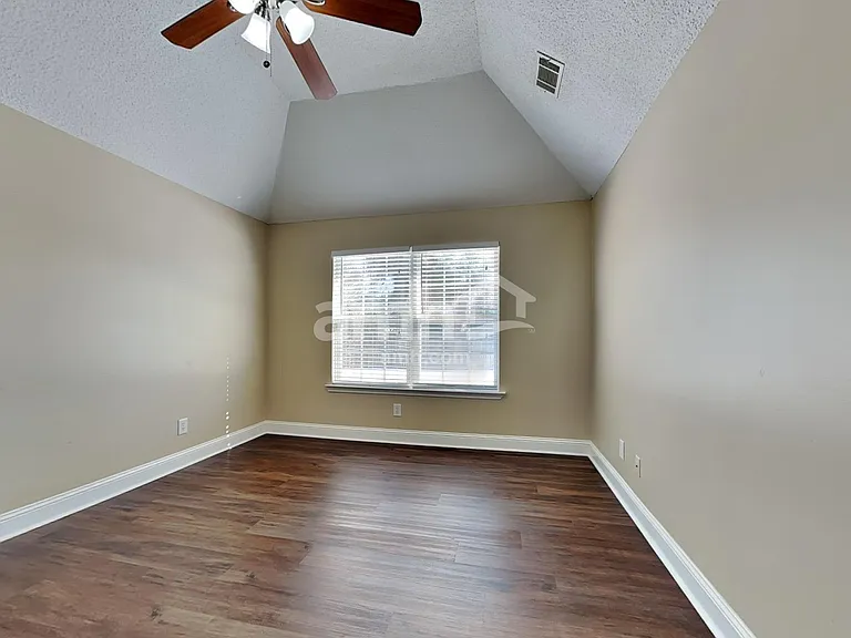 738 Laurel Hill Cir — Photo 10