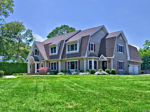 4 Briana Court, East Moriches, NY 11940