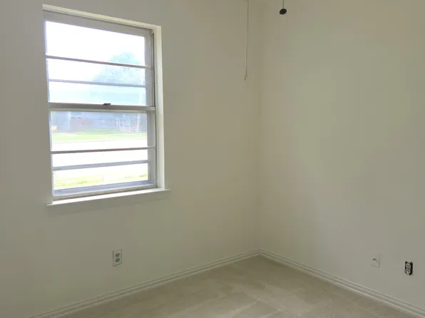 3502 Plaza Park Dr, Garland, TX 75042