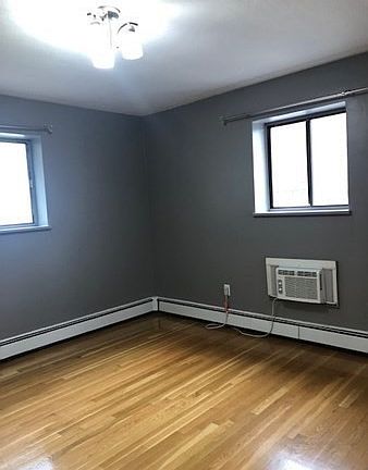 4th image of 14 Riverside St APT 1-4