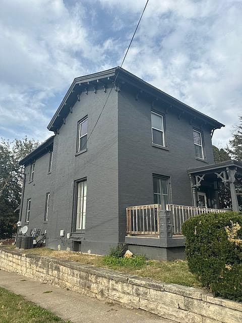 1st image of 417 W 4th St