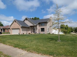 4726 Fox Ridge Ct, Columbus, IN 47203
