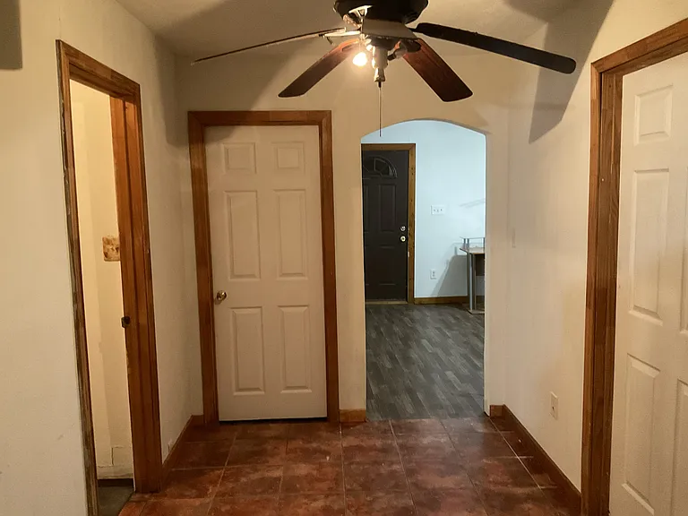 975 W Oak St — Photo 11