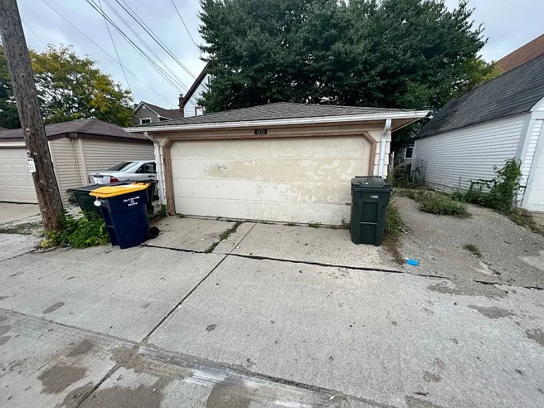 1213 S 72nd St — Photo 20