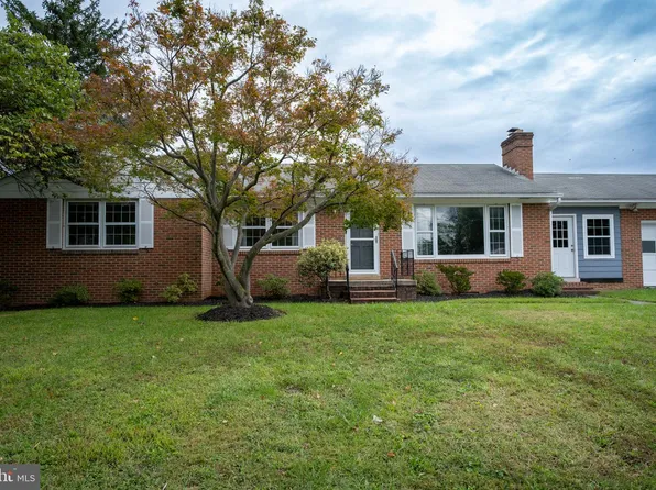 131 Country Club Cir, Winchester, VA 22602