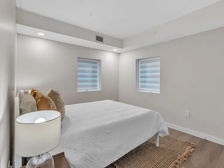 939 Chancellor Dr — Photo 9