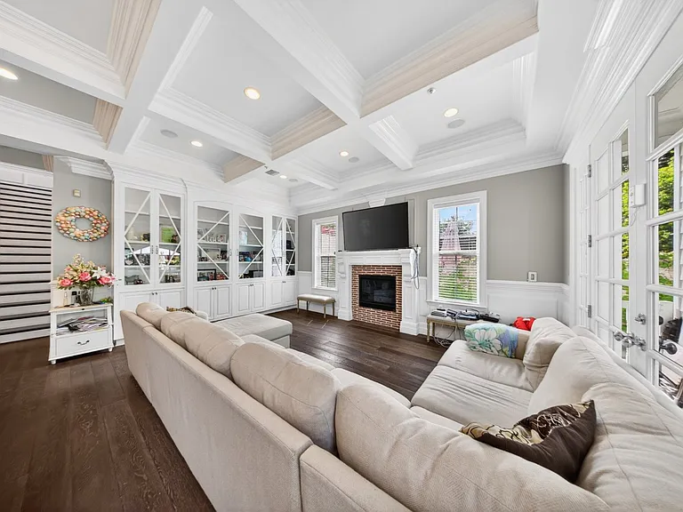 4533 Farmdale Ave — Photo 31