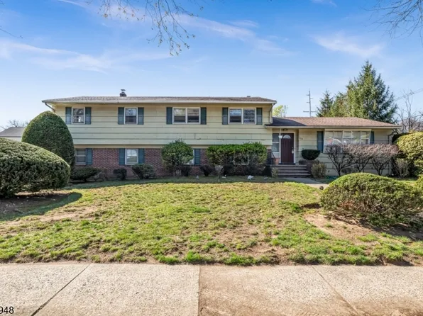 204 Tryon Pl, Paramus, NJ 07652