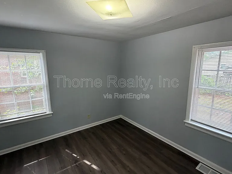1416 Rosewood Ave — Photo 9