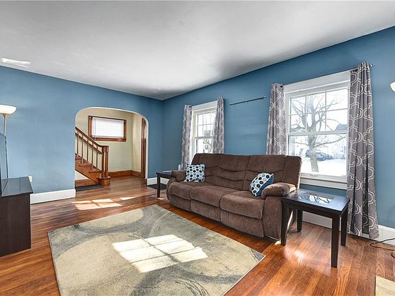 4th image of 138 Denison Ave