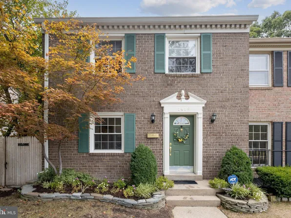 1419 Admiral Dr, Woodbridge, VA 22192