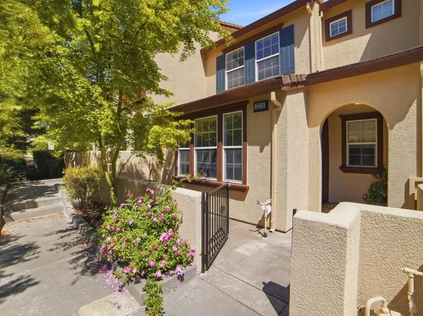 2216 Bell Flower Lane, Santa Rosa, CA 95404