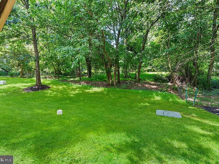1627 Whitehall Dr — Photo 35
