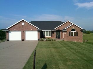 7475 Prairie View Ln, Dubuque, IA 52003
