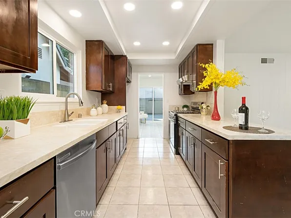 2910 S Pacific Ave, Santa Ana, CA 92704