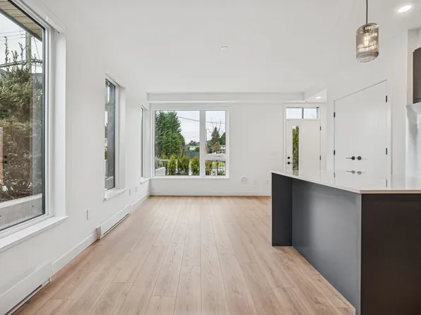 921 Grant St #115, Coquitlam, BC V3J 0S2
