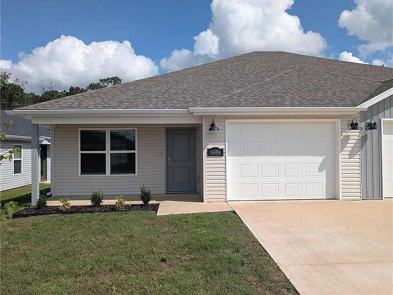 6609 NW Altus St — Photo 2