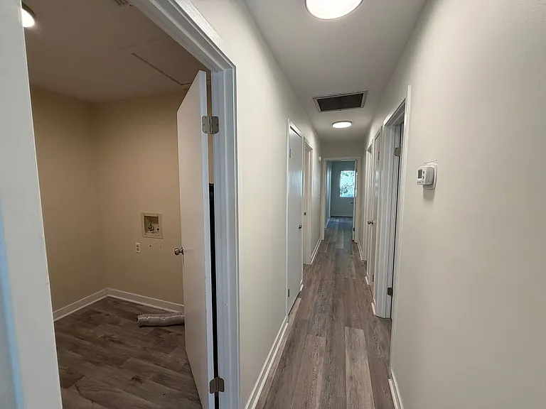 237 Georgia St — Photo 8