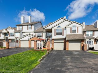49920 Pointe Xing, Plymouth, MI 48170