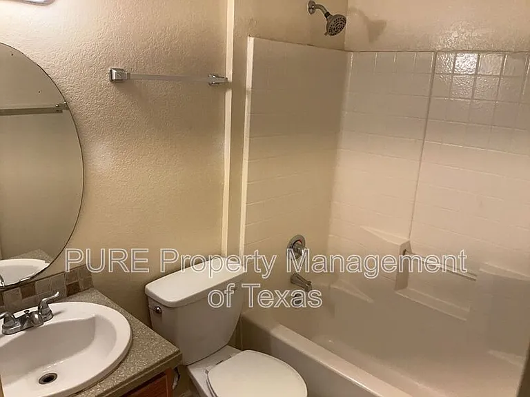 403 Hedgewood Dr #B — Photo 16