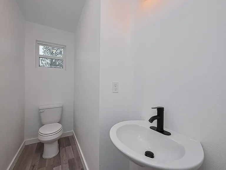 9005 Hilda St — Photo 8