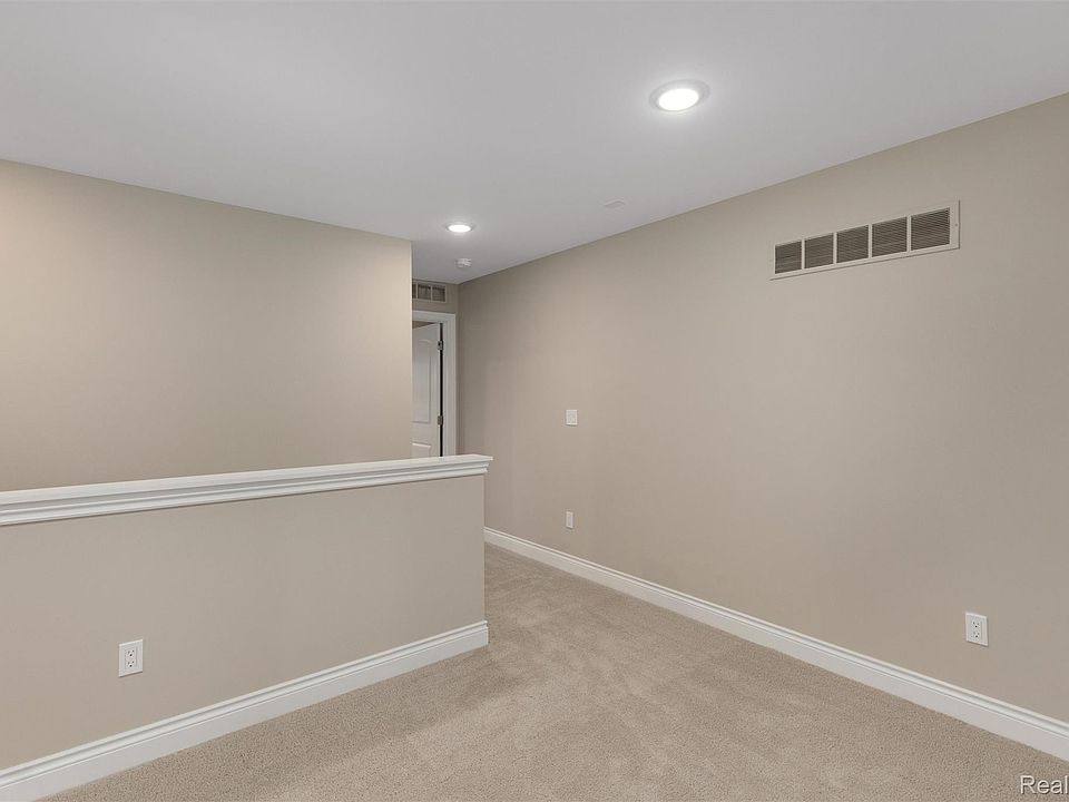 807 Balmoral Ln, photo 15