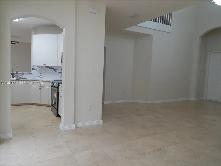 320 SW 87th Ct — Photo 8