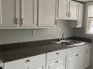 16 7th St #2, Lowell, MA 01850