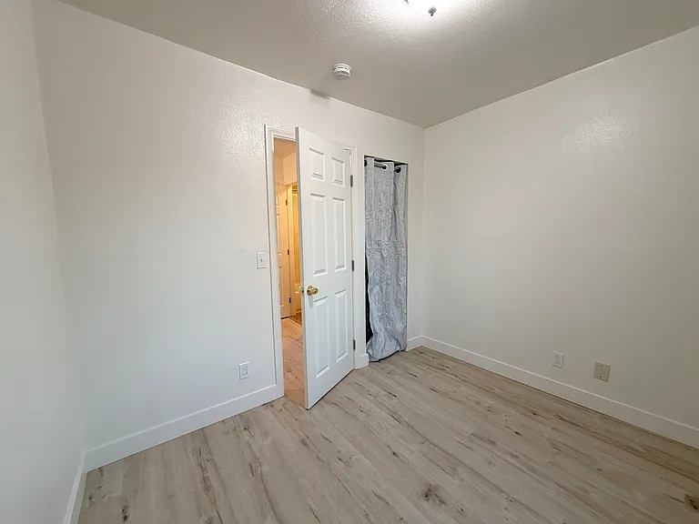 1823 Gardenia Ave #A — Photo 10