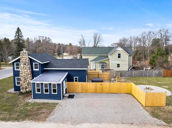 2710 Us Highway 31 N, Kewadin, MI 49648