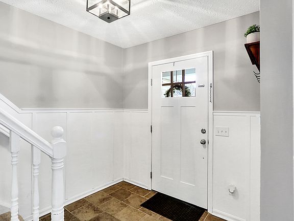 5th image of 885 Waveland Ln