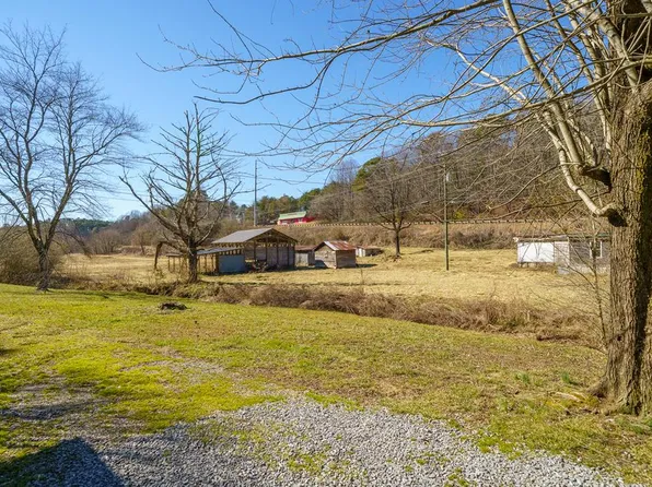 7589 Tails Creek Rd, Ellijay, GA 30540