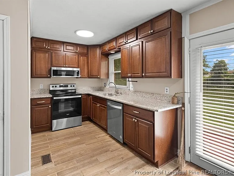 6604 Vaughn Rd — Photo 8