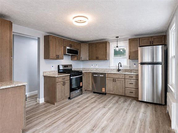 4th image of 95 Ames St