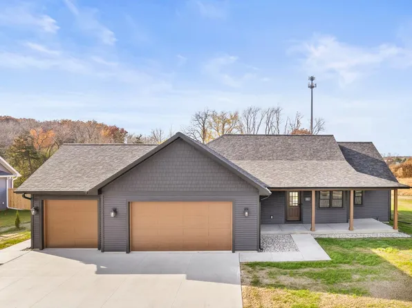 611 Eisenhower St, Baraboo, WI 53913