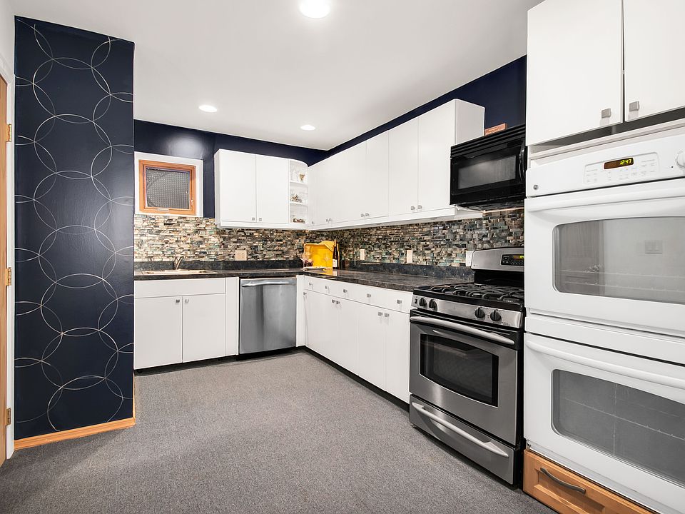 Beautiful eat-in kitchen with all appliances including: stove/oven plus a double-oven, microwave, fridge and dishwasher.
