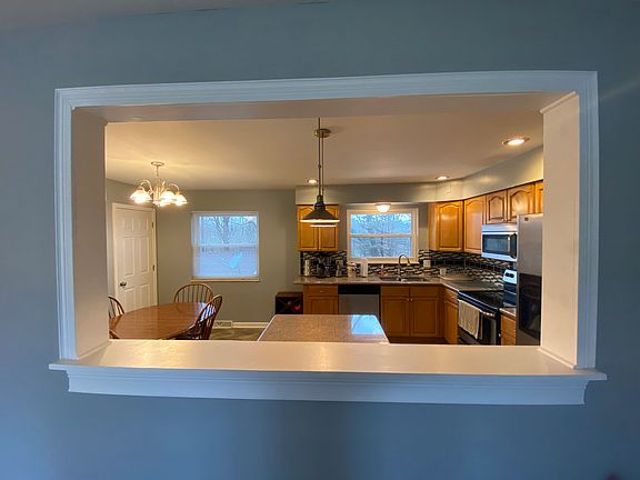 3rd image of 8424 Wintergreen Ct