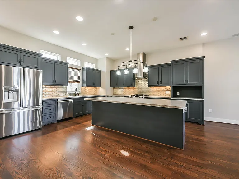 2422 Hadley St — Photo 11