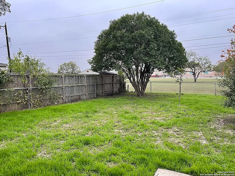 9007 Yett Ave — Photo 12