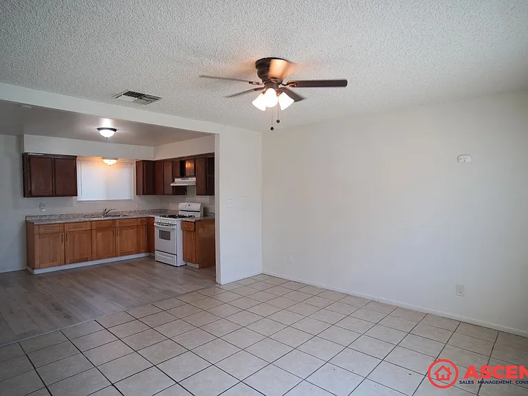 224 Washington Ave — Photo 2