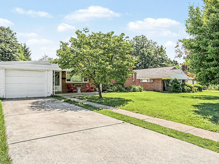 103 Maple Ave — Photo 4