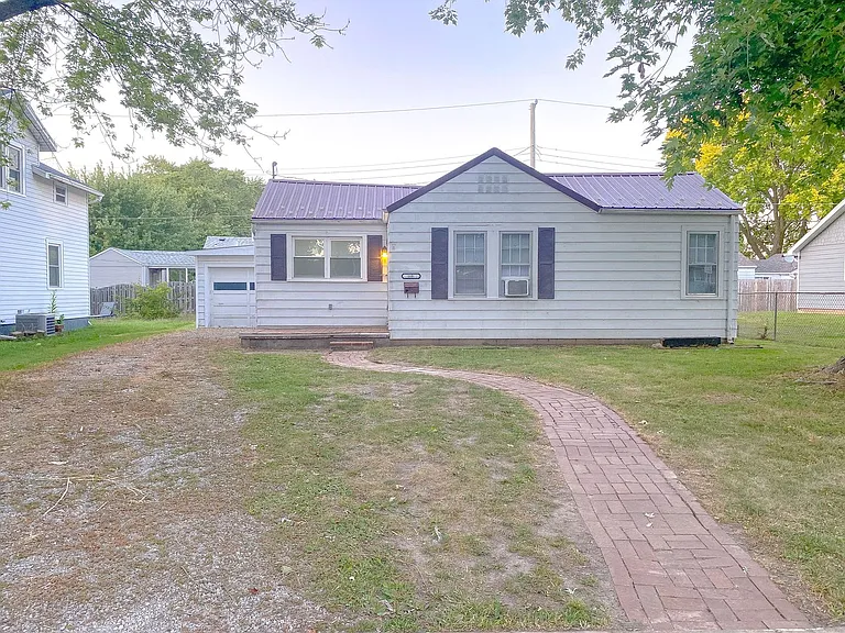 1514 W Walnut St — Photo 1