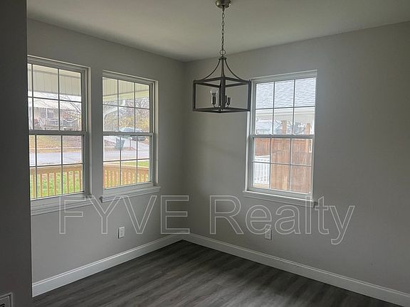3rd image of 2330 Parkview Ave NE