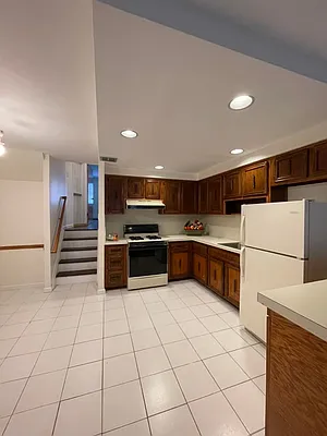 Rented by Giaps Realty Group LLC | media 2