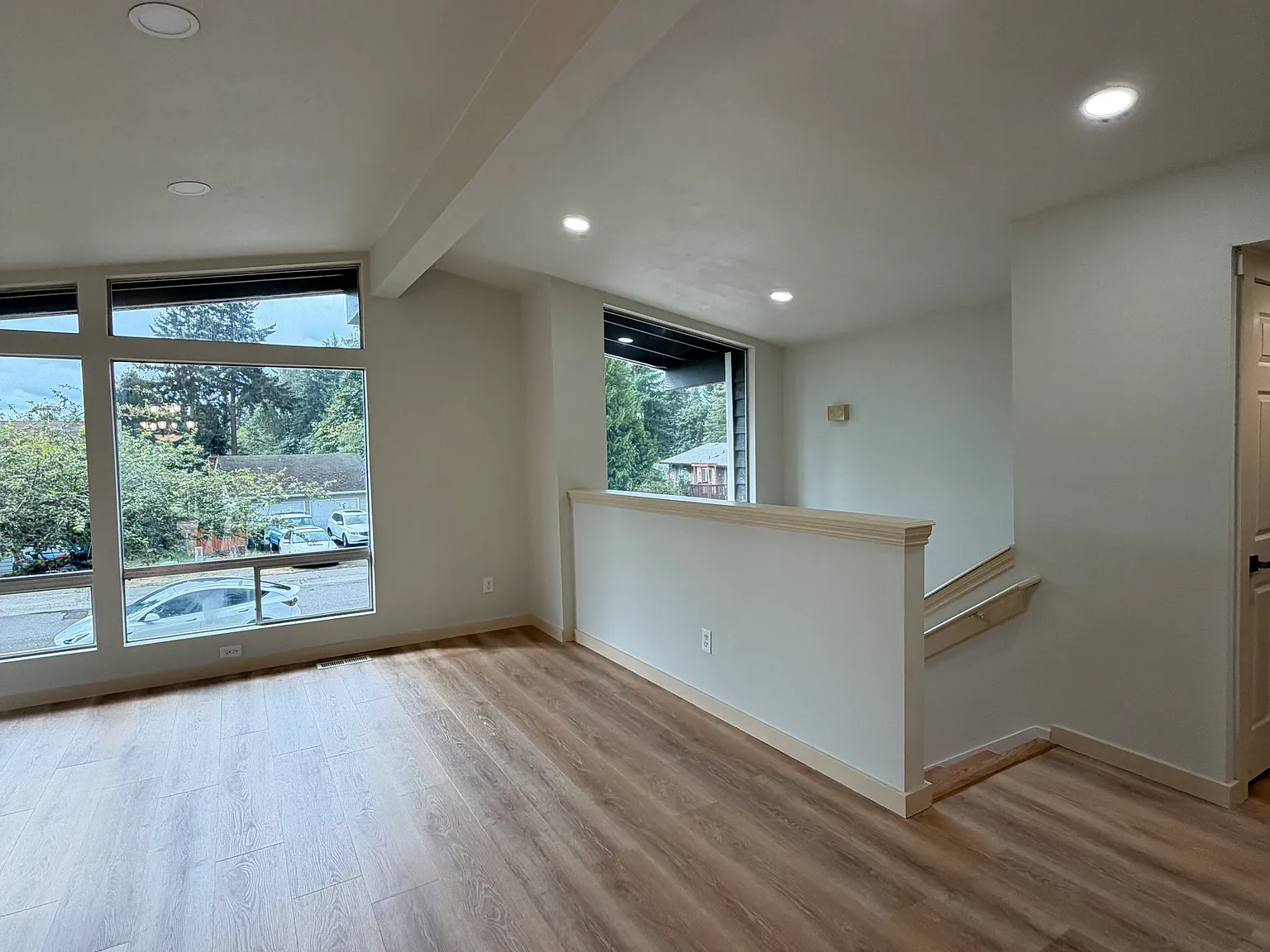 5 bed, 2270 sqft, $3,950 — Photo 2