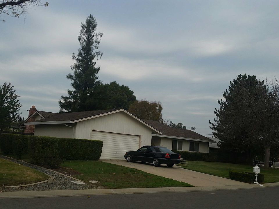 2nd image of 1541 Jones Rd
